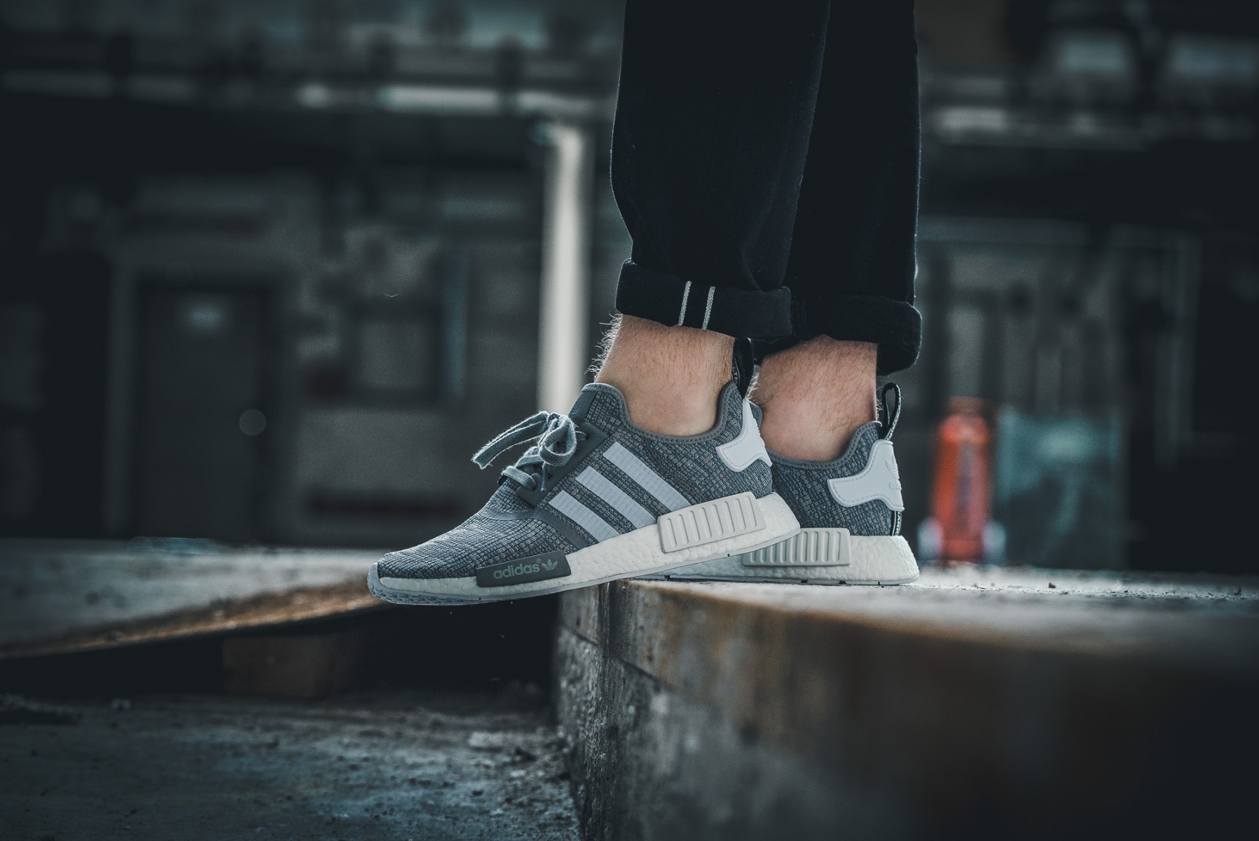 Nmd r1-glitch hotsell camo black grey